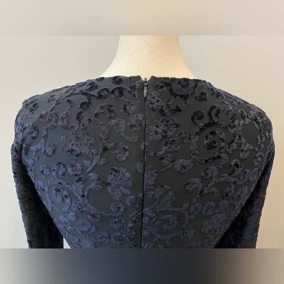 Maggy London Navy Blue Velvet Long Sleeve Dress - Size 6 - Picture 5 of 12